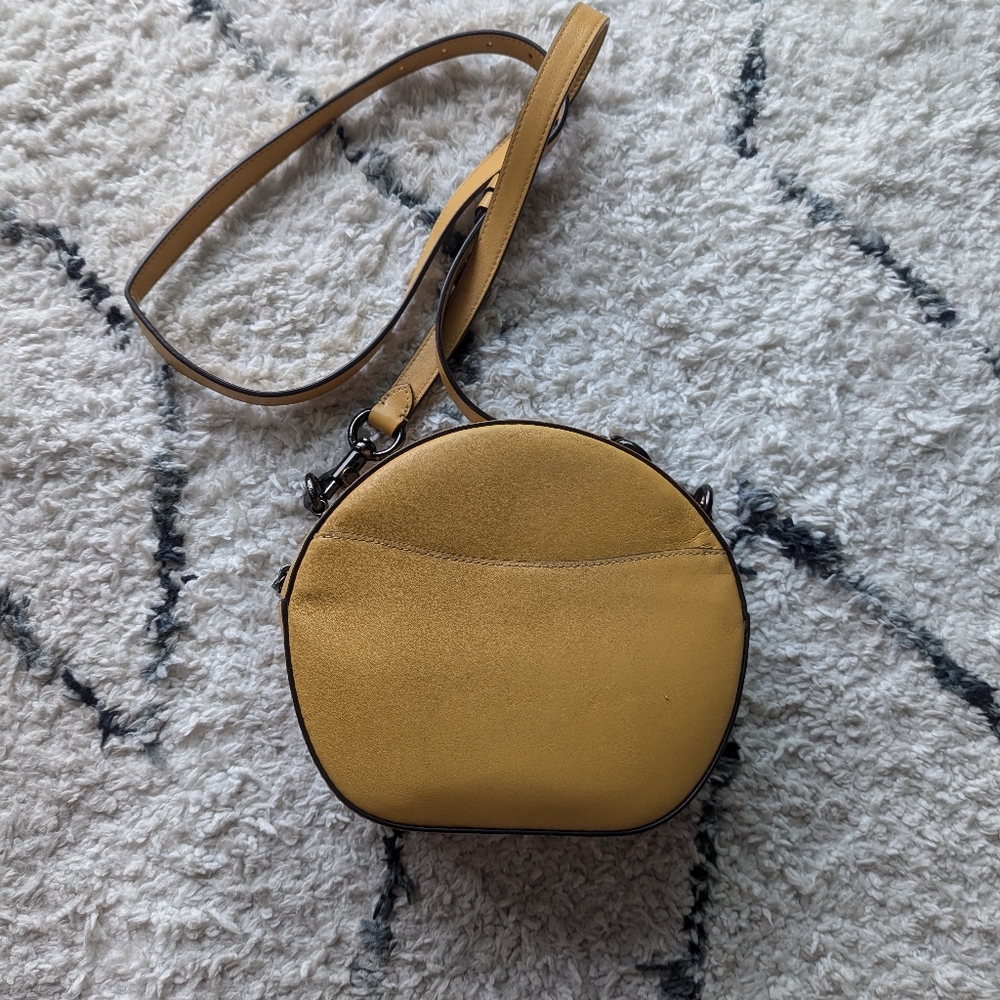 Mustard yellow coach canteen
